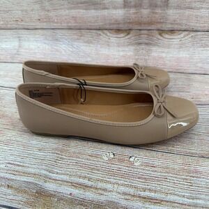 DV Dolce Vita Moxy Ballet Flats Cafe Beige Patent Cap Toe Square Toe Bow 8.5 NEW